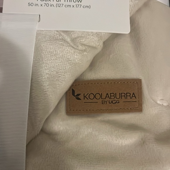 Koolaburra by UGG Leopard Print Throw Blanket - Black and Cream - Picture 2 of 5